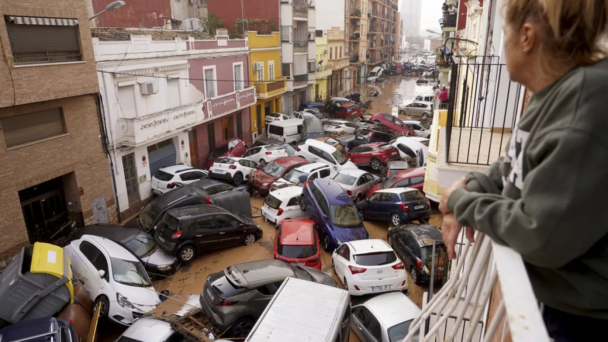 Devastazione a Valencia: l’alluvione travolge tutto, almeno 100 morti