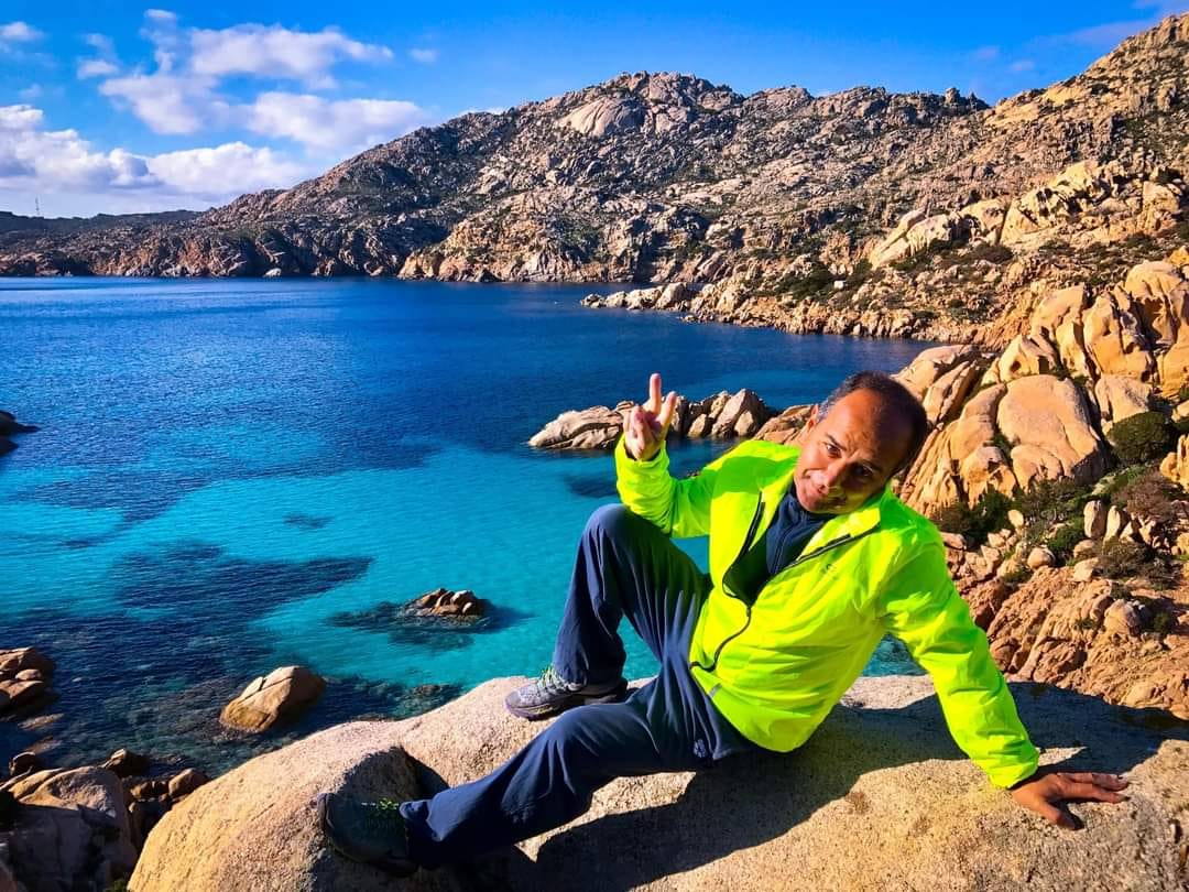 La Maddalena, pulisce e si prende cura di Cala Coticcio: volontario ambientalista denunciato