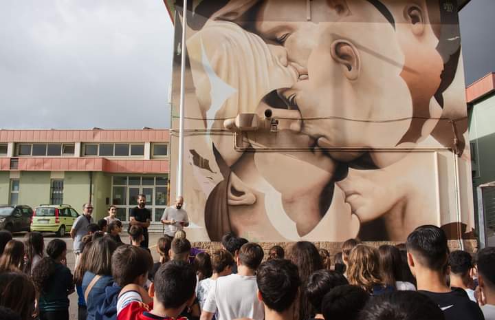 Sarroch si fa bella con il contributo di tutti: al via un nuovo murale