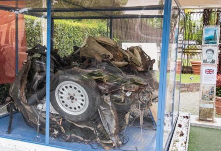 Oristano, i resti dell’auto del giudice Falcone esposti in una teca