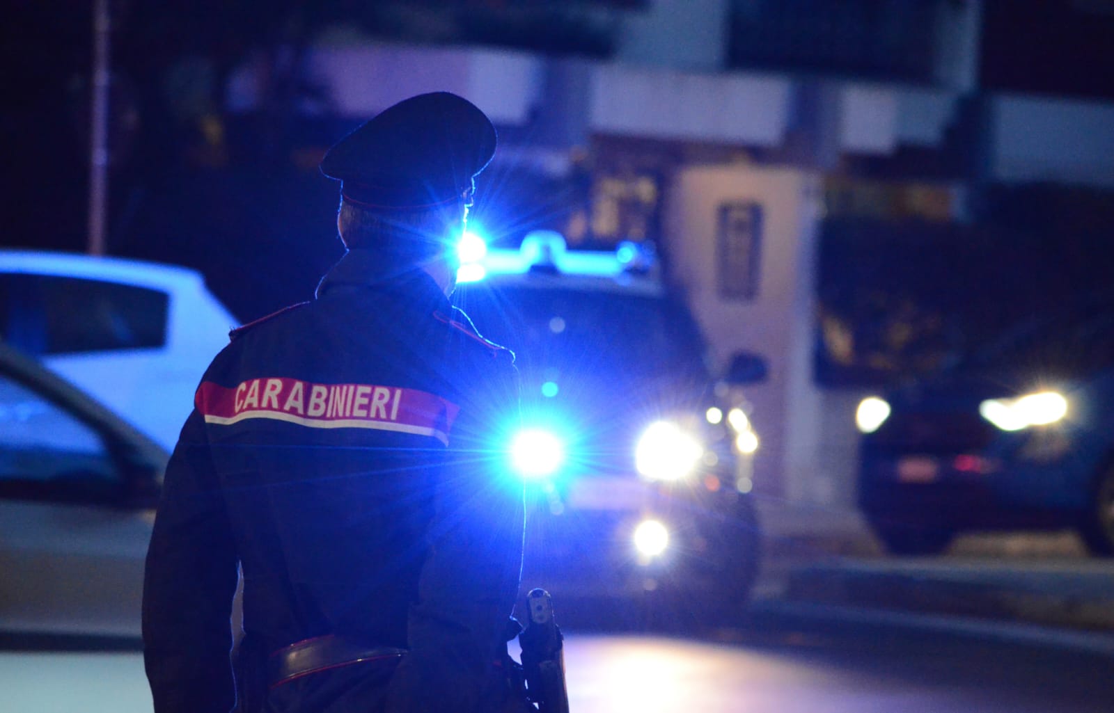 Cagliari, con piede di porco e passamontagna tentano di entrare in una pizzeria di via Corsica: arrestati
