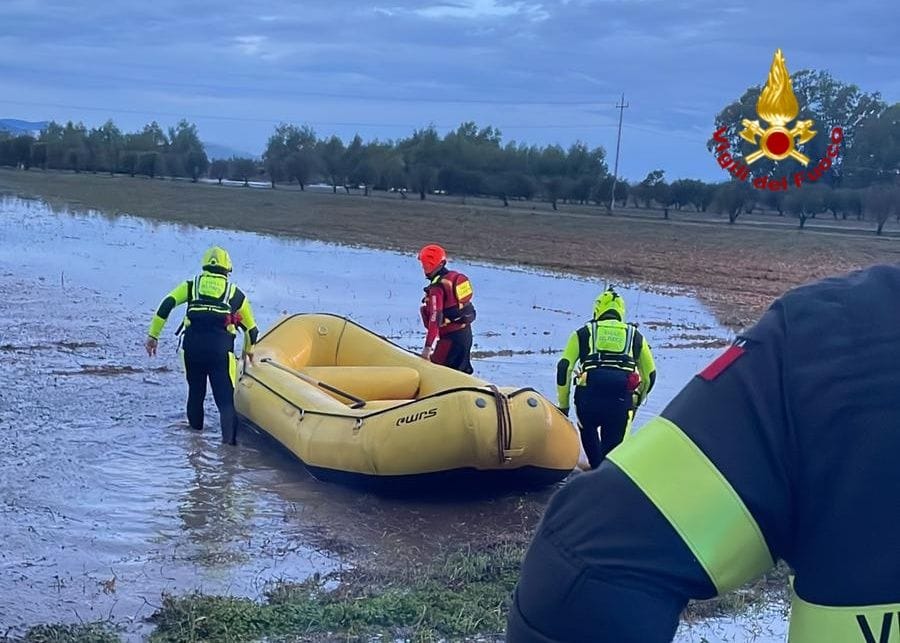 Sud Sardegna devastato dal maltempo: riprese all’alba le ricerche del disperso, è il velista cagliaritano Davide Manca