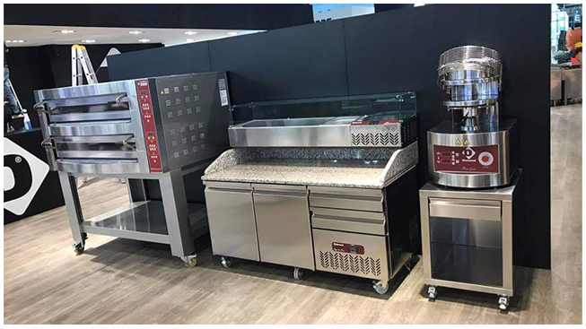 I consigli di Neon Europa: le attrezzature per la pizzeria