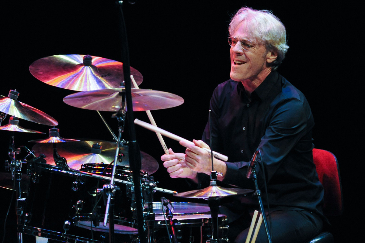 Capodanno a Cagliari, manca solo l’ufficialità: in piazza Yenne Stewart Copeland dei Police