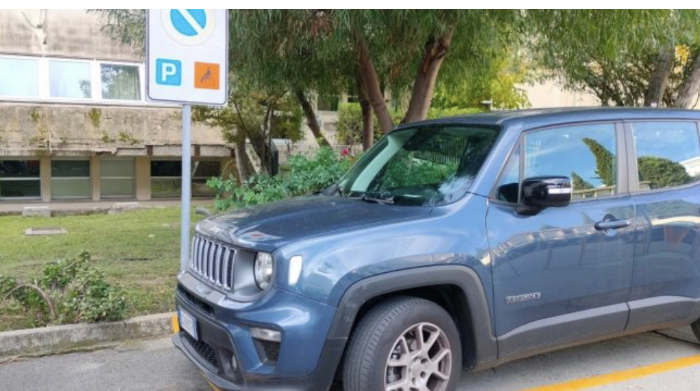 Inferno Oncologico: “I furbetti del tesserino occupano i parcheggi per gli invalidi e il carro attrezzi fa strage di multe”
