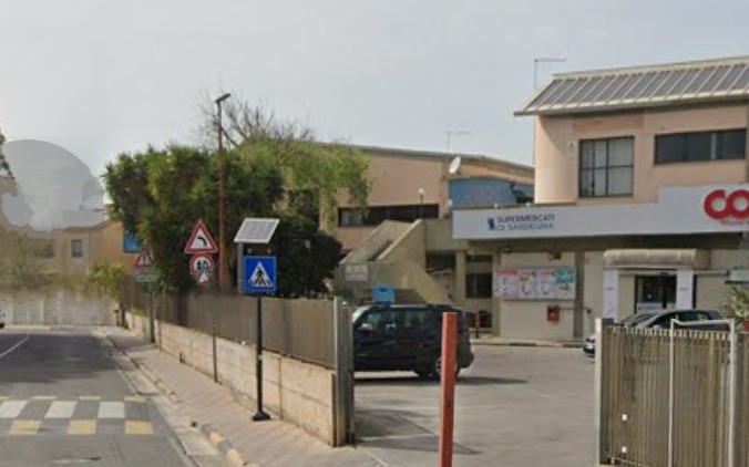 Mette in fuga il rapinatore a Monserrato, il coraggio del responsabile del market