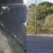 Forte vento a Serramanna, un albero crolla sul marciapiede