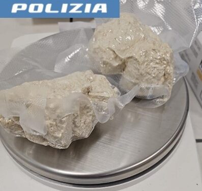 Cagliari, ai domiciliari teneva in casa oltre 200 grammi di droga