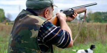 Capoterra, gli spari dei cacciatori sfiorano case e aziende agricole