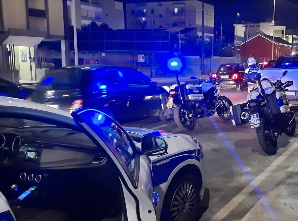 Cagliari, colpo fallito in via Jenner: arrestato un 36enne dalla Polizia Locale con la refurtiva dei generi alimentari