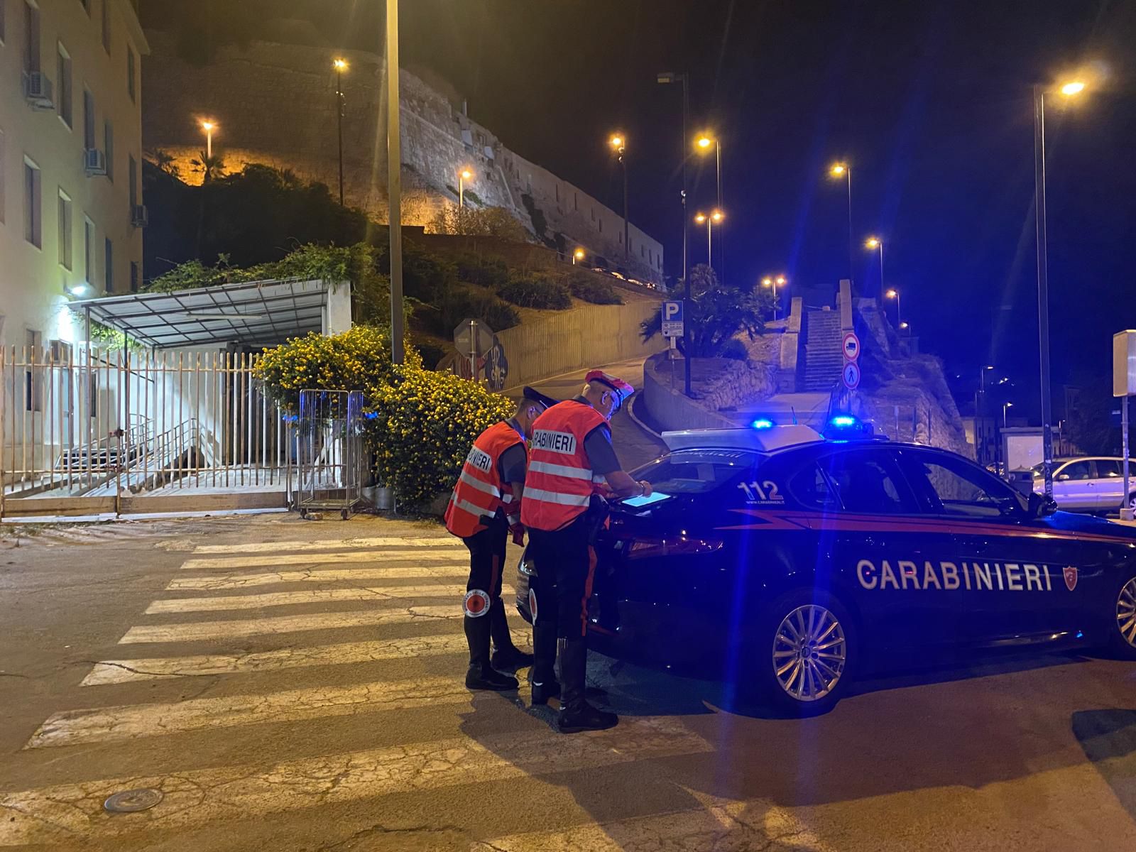 Cagliari, malamovida a Stampace: denunciati 5 giovani, altri 3 ragazzi soccorsi per malori da abuso di alcolici