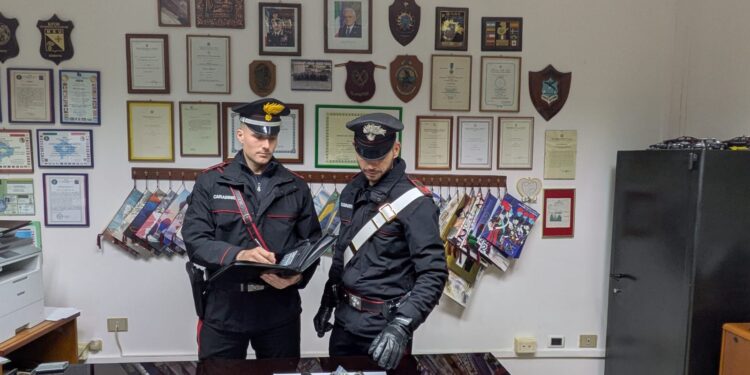 Nasconde in auto 37 ovuli di stupefacenti: giovane arrestato a Selargius