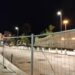 Via Roma accende le luci ma ancora non toglie i cancelli, il progetto divide Cagliari: la grande piazza non c’è