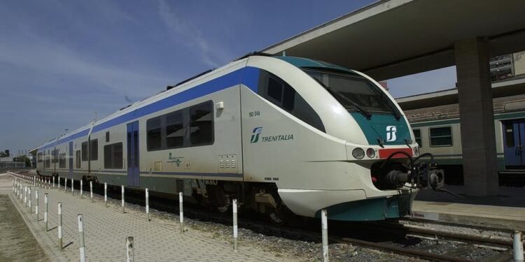 Il treno per Cagliari investe e uccide una mucca: ennesima odissea per i passeggeri