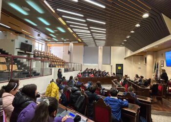 Quartu, gli studenti al sindaco Milia: “Che lavori hai fatto, che musica ascolti, hai scritto molti libri?”