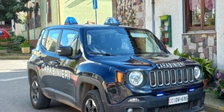 Cagliari, dimesso da Psichiatria spacca i vetri di 4 auto a Is Mirrionis