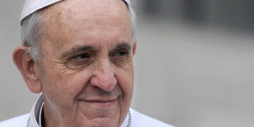 Papa Francesco in condizioni critiche, Monsignor Baturi: “Affidiamo al Signore l’opera dei medici e del personale sanitario”