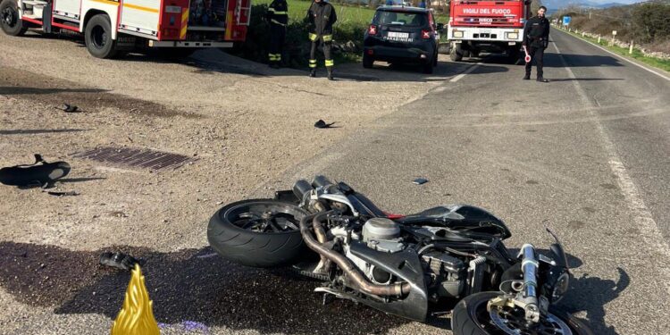 Tragedia a Nurri, si scontra con un camion: muore a 43 anni un sottufficiale dell’Aeronautica