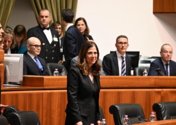Centrodestra scatenato in consiglio regionale: “La presidente Todde ha commissariato l’aula con i suoi capricci”