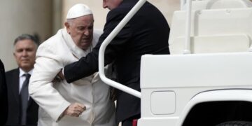 A Cagliari una veglia per Papa Francesco, monsignor Baturi: “Mi ha detto che i sardi hanno una forza speciale”