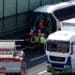 Dramma durante una gita scolastica: autobus con 44 bimbi tampona un tir, gravissimo il conducente