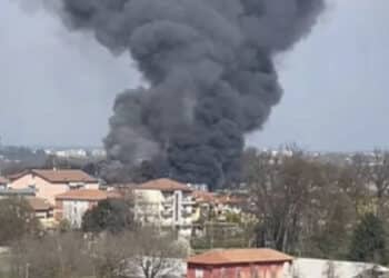 Esplosione nell’azienda dolciaria Perfetti: evacuata la struttura