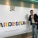 Enrico Rizzi è arrivato in Sardegna: oggi l’incontro con i ragazzi di una scuola e domani la maxi manifestazione a Cagliari