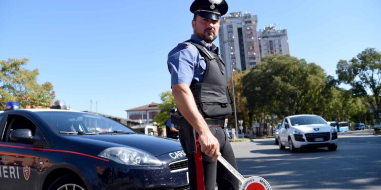 Alla guida completamente ubriaco: denunciato un insegnante 60enne di Cagliari