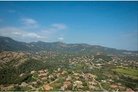 Poggio dei Pini, scontro sulla spiaggia di Cala D’Orri