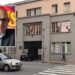 “Vergogna al Santissima Trinità, i corpi di tutti i deceduti vengono fatti passare in barella tra i parcheggi dell’ospedale”