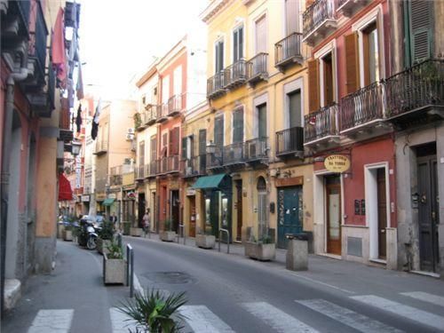 Cagliari, ristoratori e commercianti del Corso imbufaliti con il Comune: “Niente disinfestazione, continuano a ignorarci”