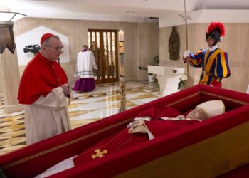 Le ultime parole di Papa Francesco: “Grazie per avermi riportato in piazza”: bandiere a mezz’asta in tutta la Sardegna