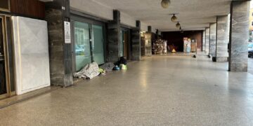 Cagliari, hotel sotto le stelle in via Mameli: cresce la preoccupazione dei residenti