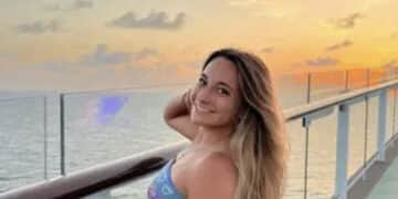 Studentessa di 21 anni mangia un panino in un locale  e muore: era allergica agli anacardi