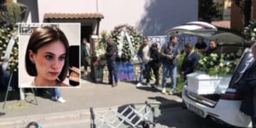 L’ultimo saluto a Ilaria Sula: un’enorme folla per dire “no” alla violenza