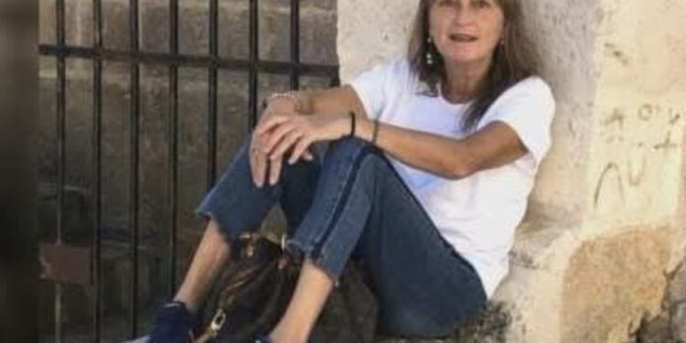 Tragico incidente domestico: 62enne muore incastrata sotto il letto contenitore