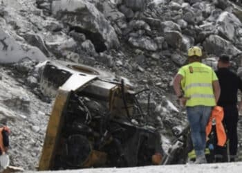 Tragedia sul lavoro, operaio di 59 anni muore cadendo in una cava