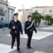 Punta la pistola contro il vicino che lo prende a bastonate, 67enne in carcere a Uta