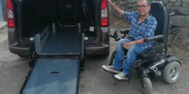 Gian Piero Loi, disabile dalla nascita: “Un’auto guasta, tanti debiti e una sola richiesta: aiutatemi a non restare chiuso in casa”