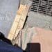 Cagliari, pericolo in via Abba: “Un rattoppo con tavole di legno e un chiodo sporgente sulla strada”
