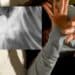 Cagliari, violenza choc al femminile: in un video schiaffi, pugni e capelli strappati per gelosia