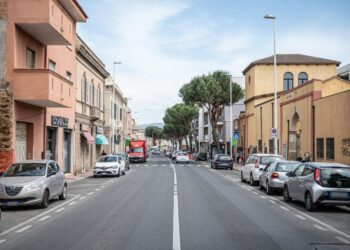 Pirri, ragazzina scippata in piazza Italia mentre rientrava da scuola