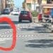 Capoterra, con l’auto dentro una buca: “Distrutto un pneumatico, quella strada è una vergogna”
