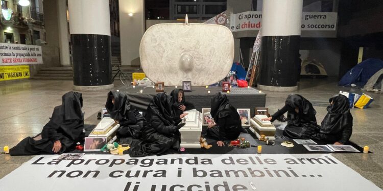 Cagliari, manifestazione davanti al Consiglio regionale contro la politica del riarmo