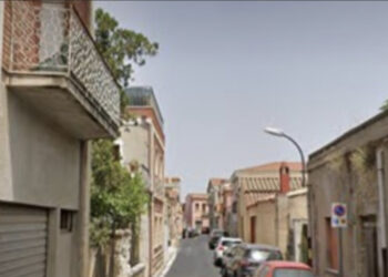 Selargius, “incappucciato e con una maschera” notato in via Palmas: “Guarda dentro le macchine durante la notte”