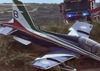 Scontro fra tre aerei delle Frecce Tricolori: pilota ferito alla gambe