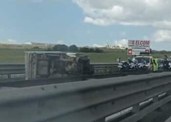 Cagliari, scontro fra due auto sull’Asse mediano: traffico in tilt