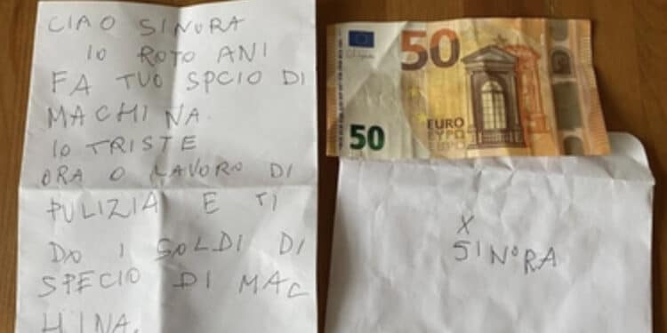 Le rompe lo specchietto della macchina, si scusa dopo 3 anni: “Ora ho lavoro e ti dò soldi