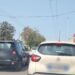 Prima un incidente, poi un uomo che tenta di lanciarsi sulle auto in corsa: delirio in viale Marconi tra Cagliari e Quartu
