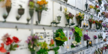 Ladri di fiori scatenati in cimitero a Quartucciu: “È il quinto caso”